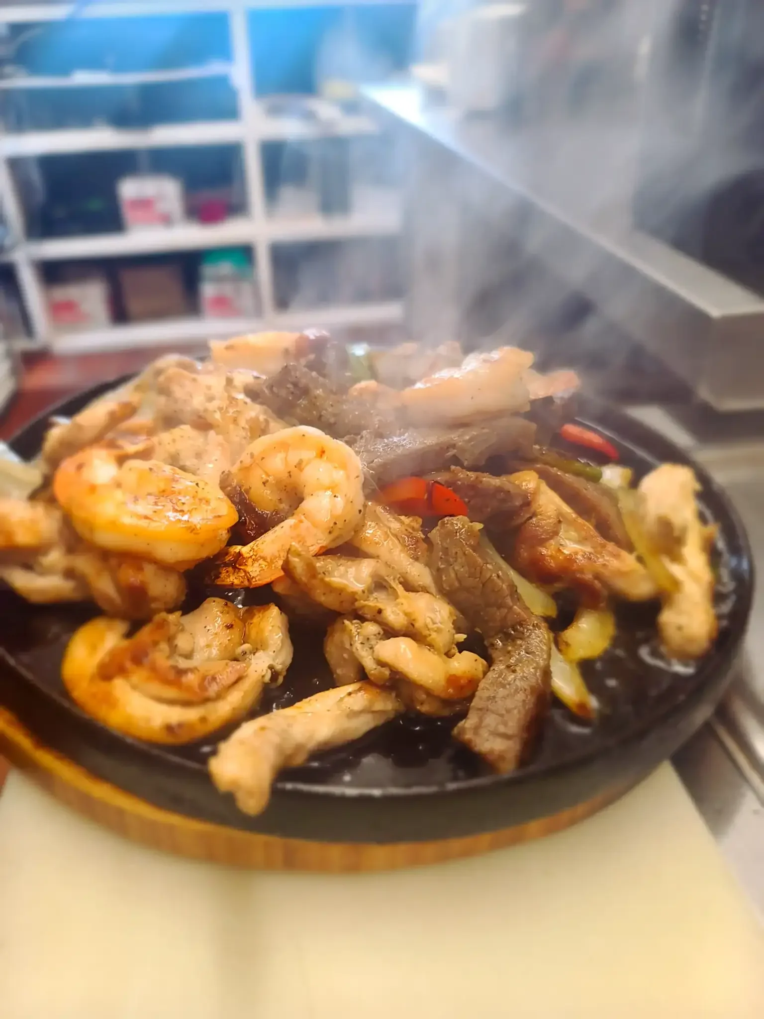 Parrillada Mix - Mixed grill platter with beef, chicken, shrimp, and vegetables